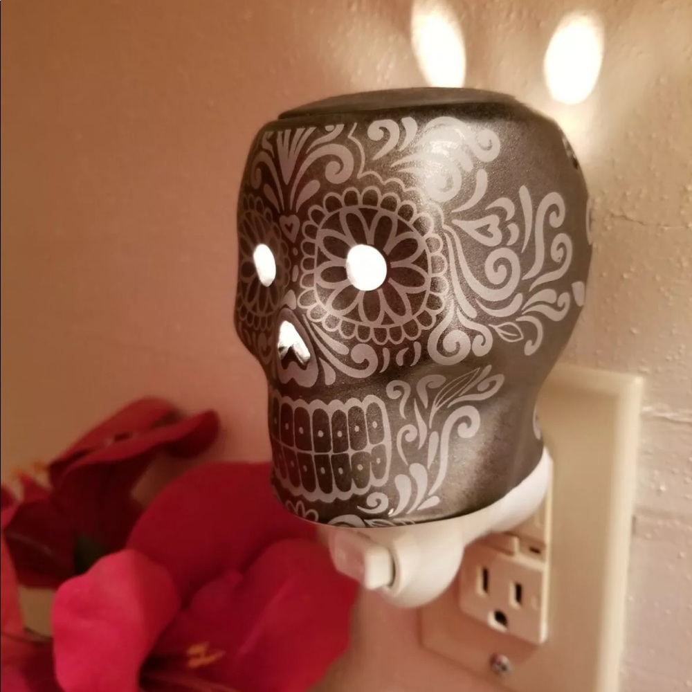 COPY - DOTD Sugar skull plug in wax melt night light